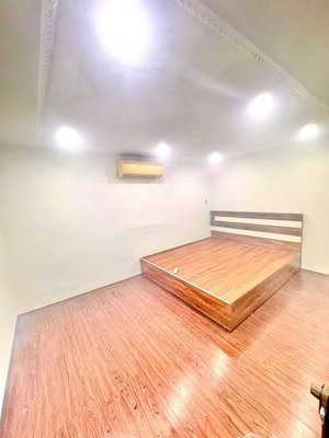 chính chủ bán nhà trung tâm ngõ 239 lê lợi. ngõ chính 5 m vào 1 rẽ đến nhà, ô tô cách nhà 10 m