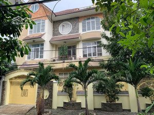 biệt thự căn góc! giảm giá sâu, đường bình lợi, p13, dt 18x18m, 4 tầng, 36.5 tỷ (tl)