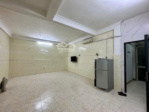 cho thuê phòng riêng 1 tầng, có thể ở đông người. đi khoá về mở riêng, không chung chủ.