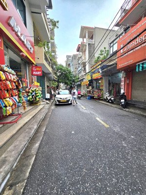 mặt phố tt cầu giấy - một mặt phố một mặt ngõ - diện tích rộng - vỉa hè - kinh doanh.