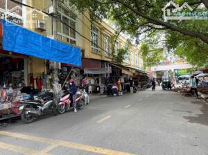 Bán nhà mặt phố 5 tầng Từ Sơn, ô tô tránh, mới tinh, nội thất gỗ hương đẳng cấp, hơn 9 tỷ