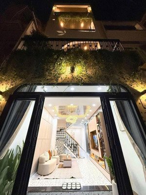 cô 8 kẹt vốn làm ăn cần bán nhà nguyễn thị thập, quận 7. dt 78m2. sổ sẵn. full bộ nội thất