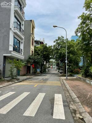 Bán đất tái định cư giang biên, 58m2 mt 5m view vườn hoa đẹp