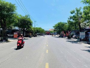 cần bán gấp 1 lô đất đẹp đường phạm hùng tặng nhà cấp 4