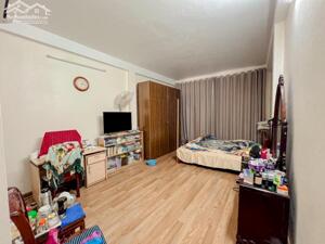 Cho thuê nhà liền kề 70m2 5 tầng Trung Kính, Yên Hòa, Cầu Giấy, Hà Nội.