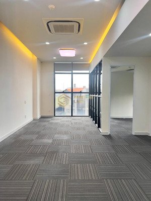 trống sẵn văn phòng hoàn thiện mới 100% chỉ 13tr/tháng còn thương lượng
