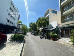 biệt thự kdc sadeco ven sông, full nt, gần đh rmit, khu biệt lập an ninh, cây xanh mát mẻ, giá tốt