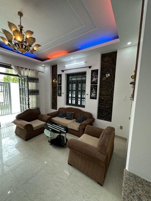 biệt thự(11,5*18m),3 tầng góc 2 mặt tiền đường 10m ở lê bôi f7 q8 ! shr hoàn công đủ, lh0934123986
