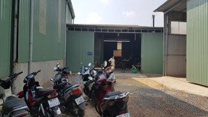 cho thuê nhà xưởng nằm phường hiệp thành quận 12 dt: 200m giá 8 triêu/tháng lh; 