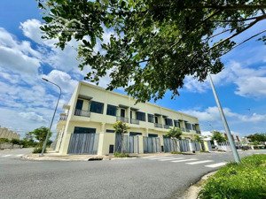 bán nhà phố xây sẵn trong kcn phước đông, giá bán từ 1,6 tỷ, ngân hàng cho vay 80%