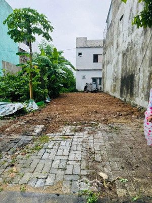 cần bán gấp 1 lô đất đẹp đường hoàng minh giám