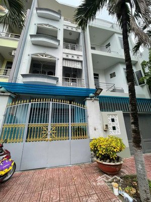 cần cho thuê nhà phố đường số 6- dương quang đông, q.8 dt : 5x20 4 tầng 8pn,giá 20tr.lh 