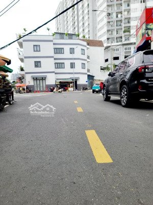 bán gấp nhà, đường kinh dương vương, bình tân, sát tên lửa, hẻm 8m, 4x22 nở hậu, có dòng tiền