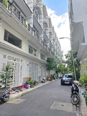 bán gấp nhà phố 90m2, 4pn, 4wc tại ql13, hiệp bình phước, thủ đức,giá 2 tỷ