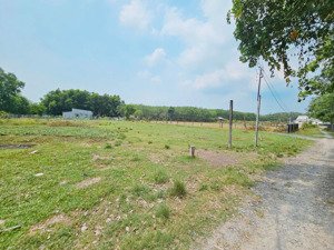 bán gấp lô đất góc 2mt p.gia lộc - tây ninh, cách đường hcm 50m, ngang 10 có thổ cư giá chỉ 890tr