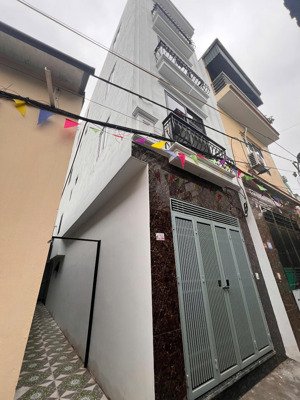 gấp gấp chi 4 tỷ 2 có luôn 4pn, 4wc, 32m2 tại yên vĩnh, kim chung, hoài đức, hà nội,