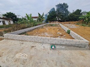 chủ cần bán gấp 106m2 full thổ cư. mt 6m, hậu 6,46m. đất vuông vắn. đường rộng, ô tô đỗ trong đất