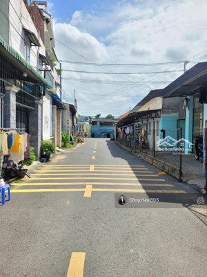hàng đầu tư + dòng tiền hàng tháng. dãy trọ có dt: 250m2. ngang 12m. gần tttm bigc go! giá: 7.2 tỷ