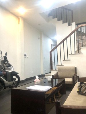 nhà kim ngưu 40m 4t, ô tô đỗ cửa- ngõ thẳng - 20m ra mặt phố - thoáng trước sau. 