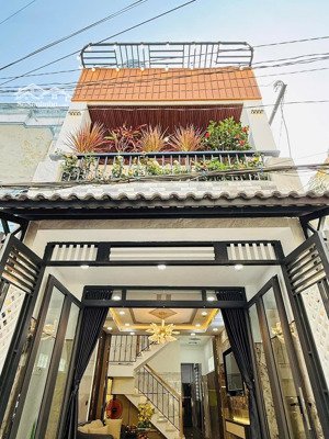 giảm mạnh! nhà 51m2 xây 2 tầng thạnh xuân 22,q12 giá 2tỷ550 còn 2tỷ160. gần chợ thạnh xuân. hẻm 5m