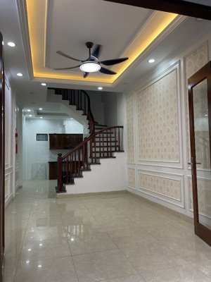 nhà mới đẹp ở ngay, thoáng trước sau, 3 bước chân ra mặt phố vọng, đường giải phóng. dt 42m2, 4 pn