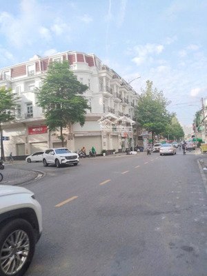 bán biệt thự ngang (9x15m). 120m2 - hxh khu sân bay, p2, tân bình - kết cấu: 3 tầng - giá 21 tỷ tl