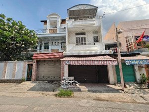 nhà 5,3x20m, diện tích 105m2. 5pn. hẻm 2 xe tải tránh nhau. khu an ninh, dân trí cao