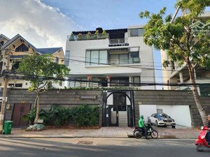 bán gấp biệt thư siêu vip mặt tiền nguyễn văn hưởng, p.thảo điền, quận 2 (18x25m)-3 tầng- giá 90 tỷ
