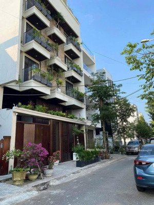 giảm 2 tỷ bán nhanh căn nhà 2 tầng gần hồ nghinh ngay biển mỹ khê chỉ 10,x tỷ