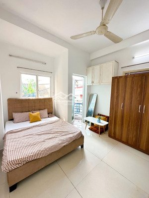 cho thuê phòng ngay chợ tân định - cầu kiệu - đại học isb - ban công cửa sổ - full nội thất