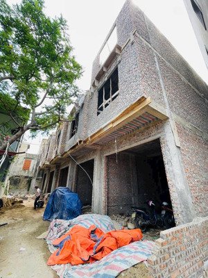 dàn siêu phẩm hồ sen xây mới. gara ô tô. thang máy hiện đại