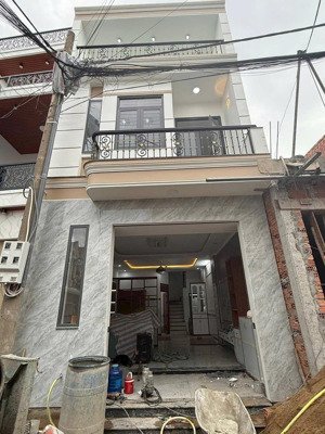 chủ gửi bán nhà 1trệt 1lầu (hoàn công).p. hoá an ( p. biên hòa mới ). dt: 4,5x15=66m2. giá: 3tỷ2