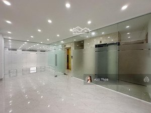 văn phòng 120m2, ngăn 2 phòng ở trục chính vạn phúc, xuất vat, có thang máy, hầm xe rộng. giá 18 tr