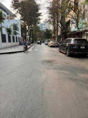 gần hoàng cầu, ô tô, 43 m2, 4 tầng, mặt tiền 5 m, chỉ 14 tỷ nhỉnh (có thương lượng)
