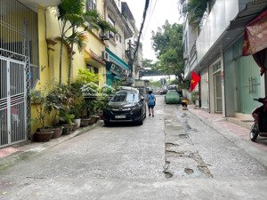 nhà đào tấn, ngõ thông ô tô thẳng tắp, 5 ngủ, 4 tầng, khu văn minh ở sướng