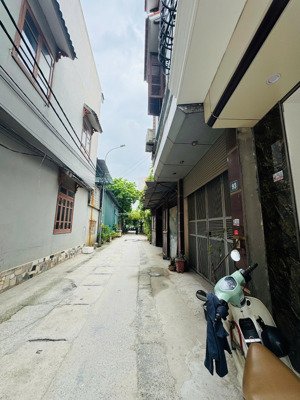 cần bán gấp căn nhà tại trục chính đường tây lai xá. oto đỗ tận cửa.