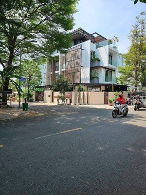 biệt thự sân vườn mới đẹp sang trọng ngang 8m - mặt tiền đường số 20 khu khang điền - phước long b
