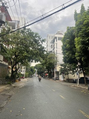 bán nhà c18 , nội khu k300 sát pico cộng hòa , kết nối nhà ga t3 , 4.2 x 18 , 5 tầng chỉ 14 tỷ