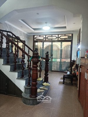 bán nhà lò đúc, 42m2, 6t, mt 4,6m, ngõ thông rộng, gần ô tô, dân xây, kinh doanh, chỉ 10,5 tỷ