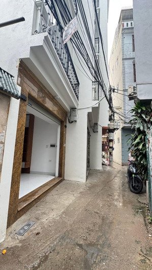 nhà đẹp ở luôn, 6 tầng có thang máy xin, gần phố ngõ thông có 8,5 tỷ định công.