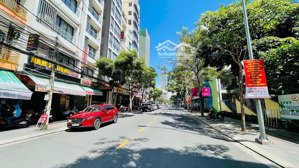 nhà 3 mặt thoáng gần vincom đường ô tô cách biển 300m