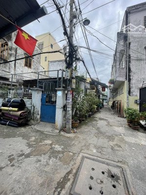 nhà góc 2mt hẻm 1/ hậu giang sát đường lớn dt 5.5x10m nở hậu 6m nhà cấp 4 giá 5.5 tỷ