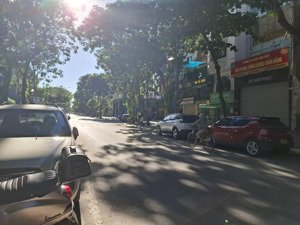 bán căn nhà 54m2 36,5 tỷ 5 tầng mặt phố vạn phúc ba đình