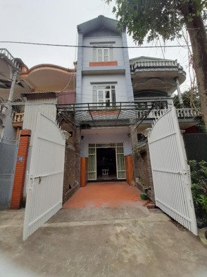 cho thuê nhà 3 tầng - 110m2 - phố đức giang, long biên phù hợp ở + làm văn phòng chỉ 12 triệu/tháng
