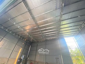 cho thuê kho mặt phố tư đình, dt 220m2 + 150m2 gác xep, mt 8m, rb, giá 25tr/th