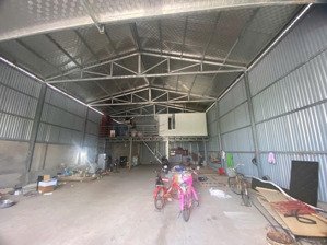 cho thuê kho đường hạ trại, dt 170m2 + 30m2 xếp, mt 8m, rb, giá 15tr