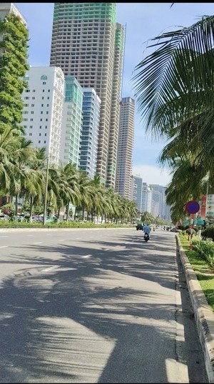 giáp biển bán đất tặng nhà c4 mt an hải đông - giáp đường nguyễn văn thoại - sơn trà