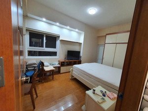 cho thuê căn góc 2pn ban công đông nam toà gemek tower full nội thất sẵn ở ngay.