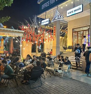 bán nhà mt nguyễn thị thập kdc him lam quận 7, dt: 10 x 20m. hầm 5 tầng - hđt 195 triệu. giá: 90 tỷ