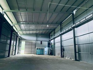 cho thuê 400m2 nhà xưởng đẹp, xây mới sẵn văn phòng + tai, ray cẩu trục tại dục tú, đông anh